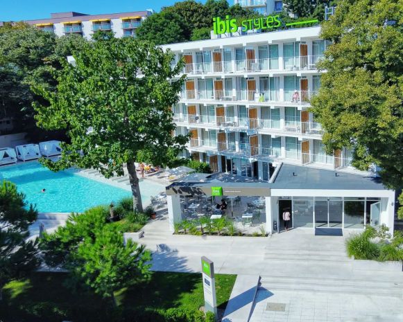 Ibis Styles Roomer hotel 4*