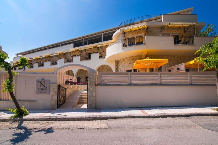 Neikos Mediterraneo Luxury Suites